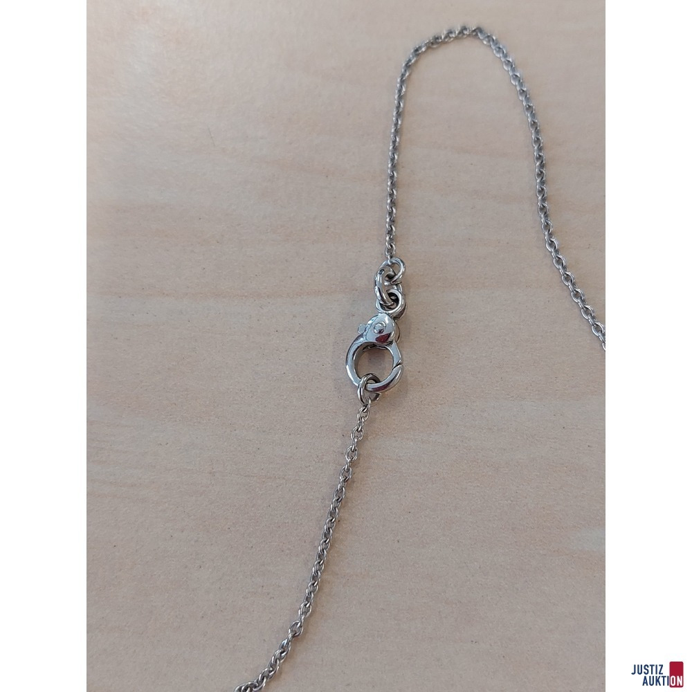 Anh&auml;ngerkette Wei&szlig;gold 40 cm lang 750 &permil; mit fasitierten Korallenanh&auml;nger mit Brilliantsplitter Marke &comma;&comma;Pomellato&OpenCurlyDoubleQuote; 5&comma;4 g