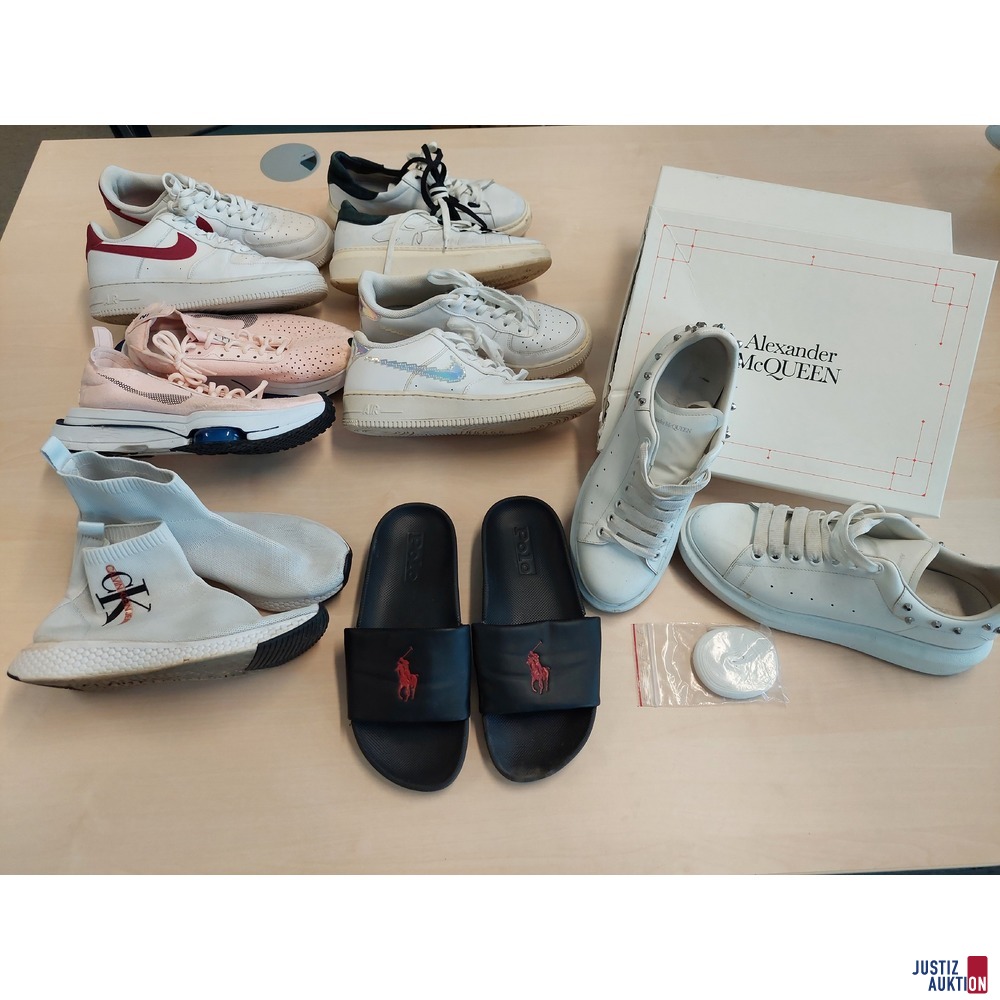 Diverse Schuhe