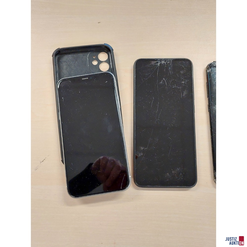 Handy der Marke Apple iPhone 11 u&period;a&period;