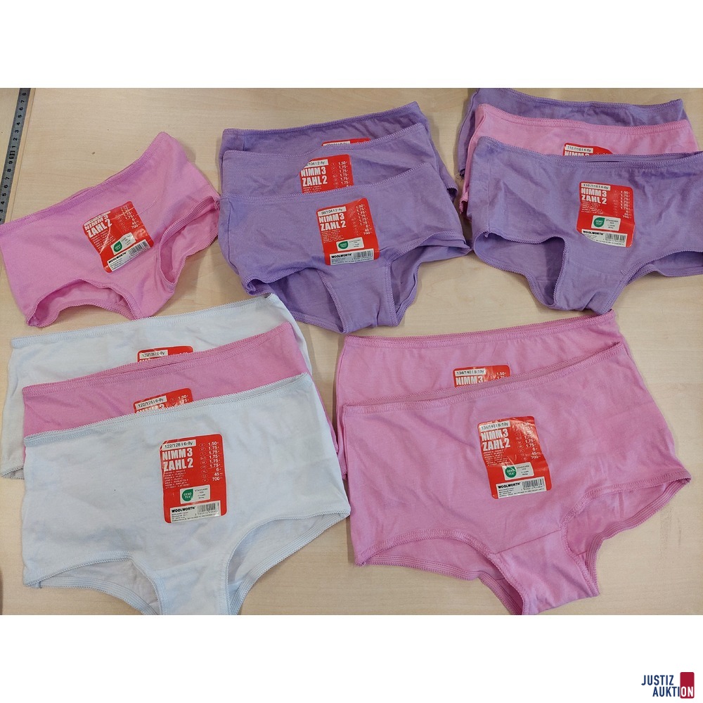 Konvolut an Kinderbekleidung