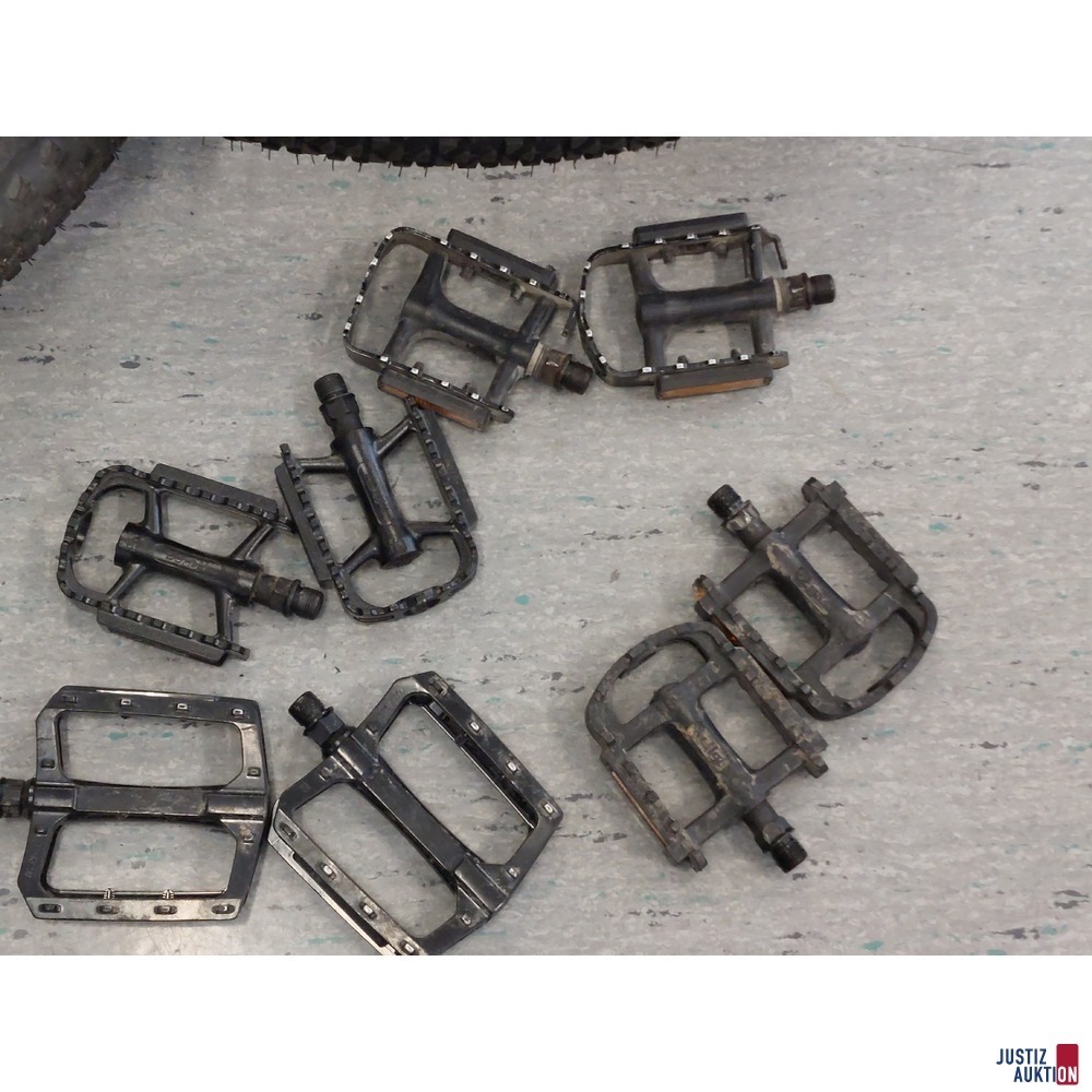 4 Fahrradreifen u.a.