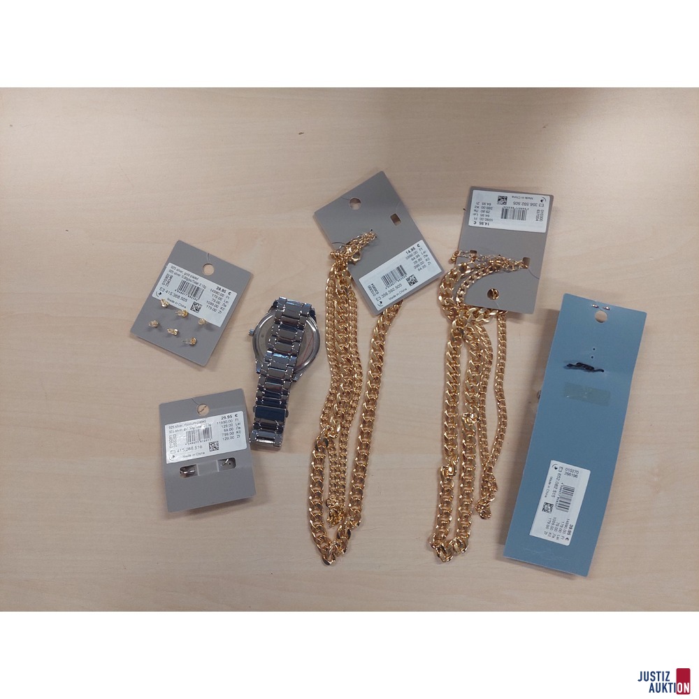 Konvolut von Bijou Brigitte bestehend aus&colon; 2 Armbanduhren 4 vergoldeten Ketten 5 Paar Ohrschmuck vergoldet bzw&period; rhodiniert