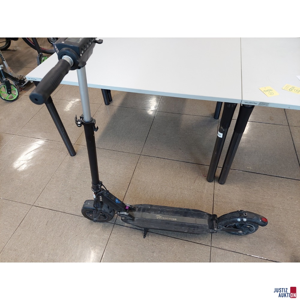 E-Scooter der Marke Evercross