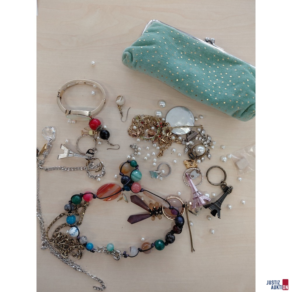 Konvolut bestehend aus diversen Modeschmuck