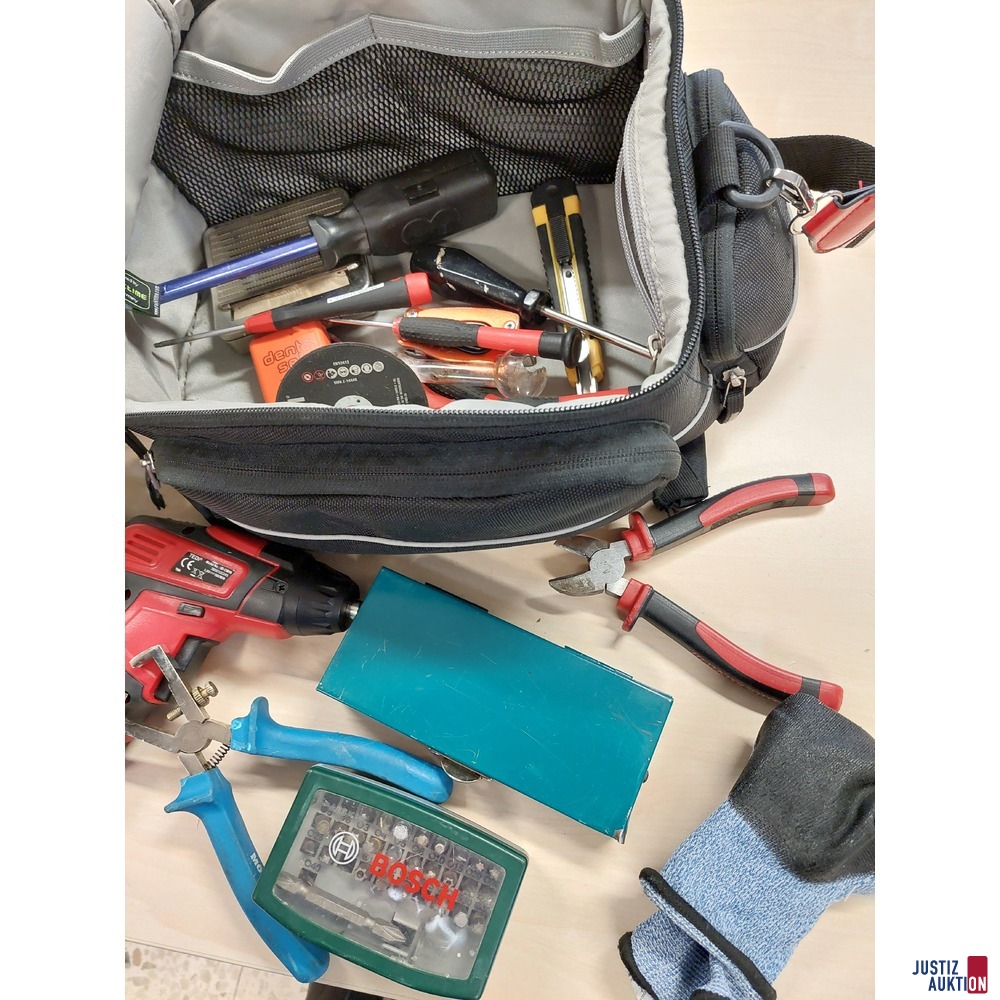 Umh&auml;ngetasche mit diversen Werkzeug&nbsp;