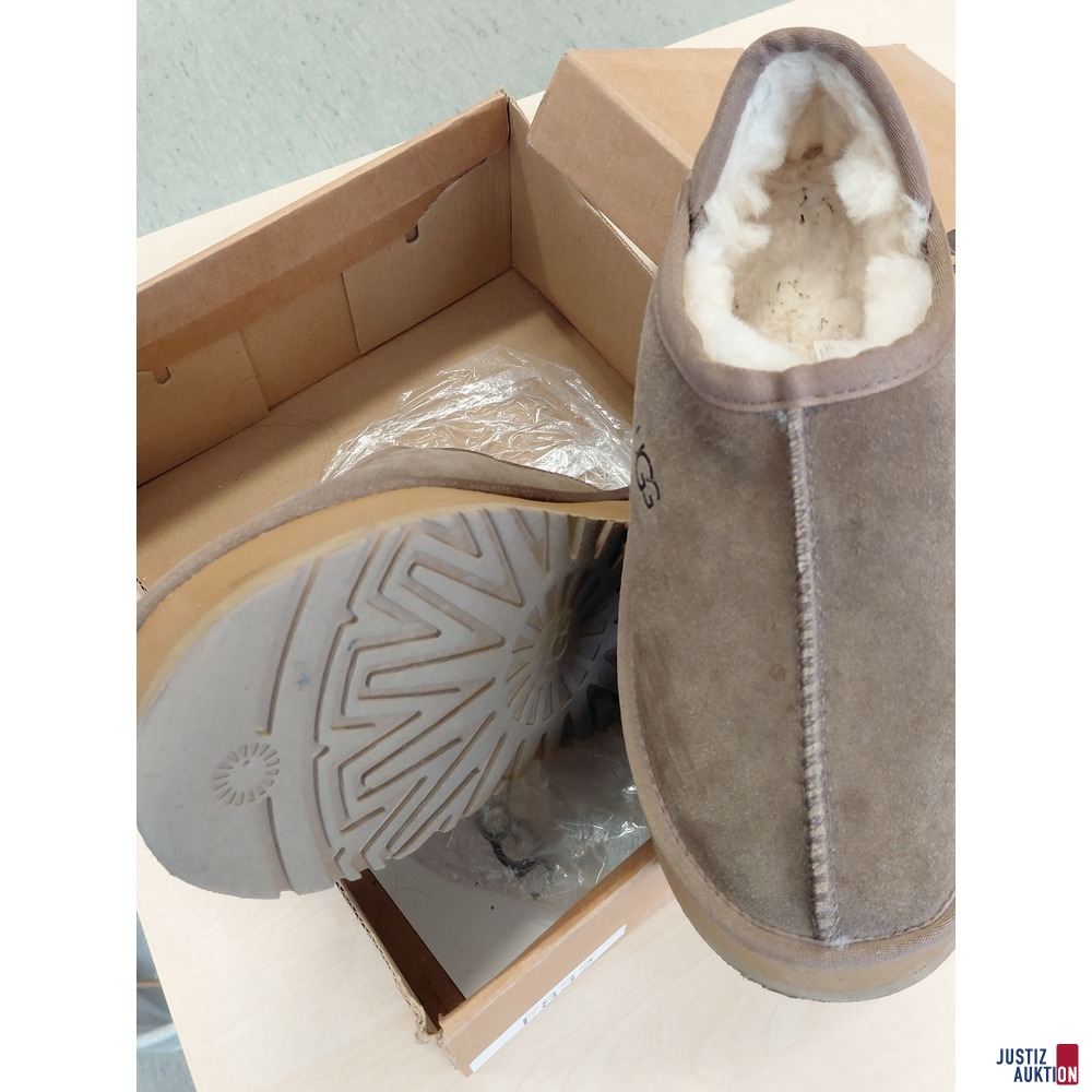 Schuhe der Marke UGG Gr&ouml;&szlig;e 39 in Originalschachtel - getragen