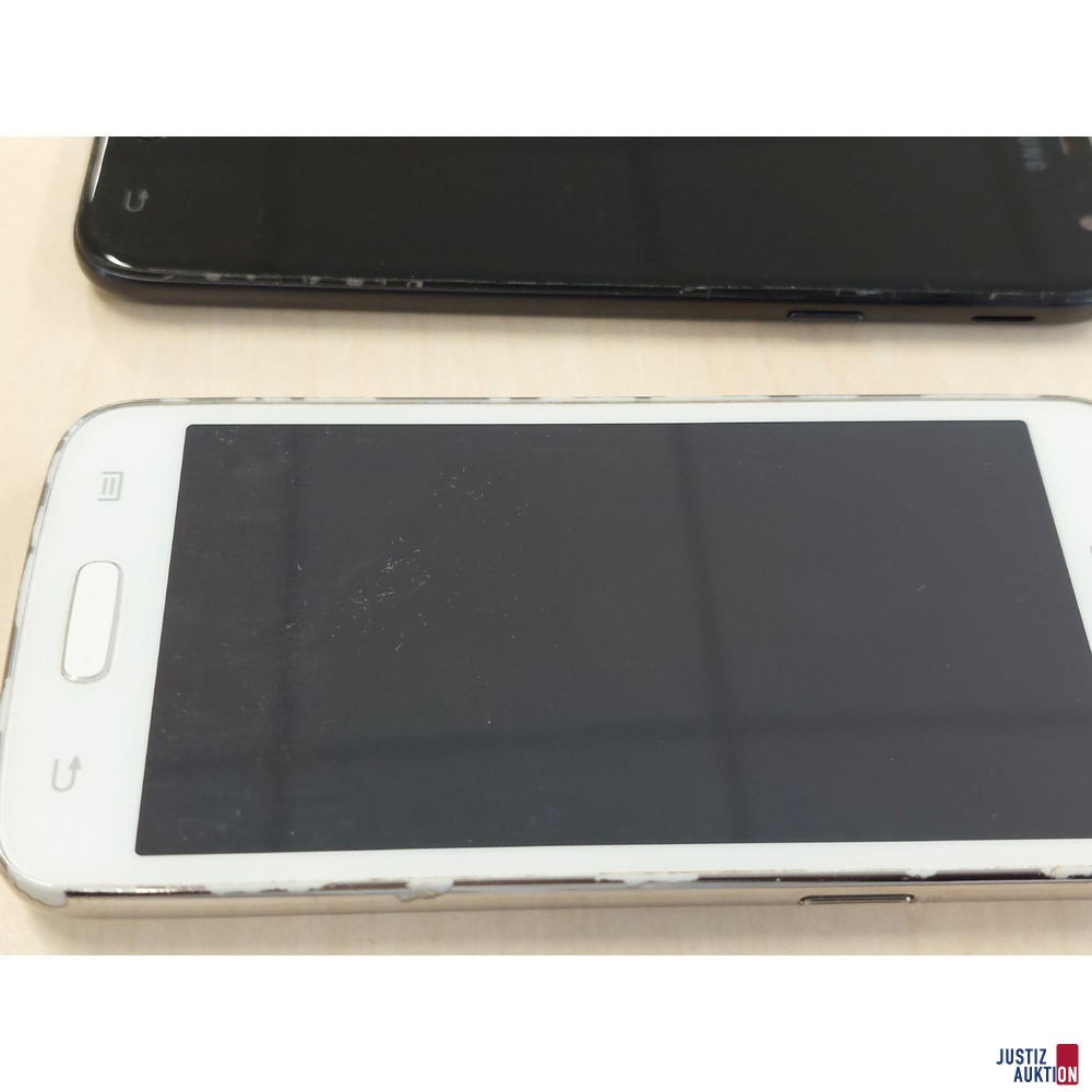 Handy der Marke Samsung J3 u&period;a&period;