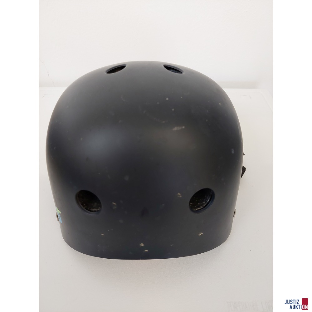 Helm der Marke e-TWOW - getragen