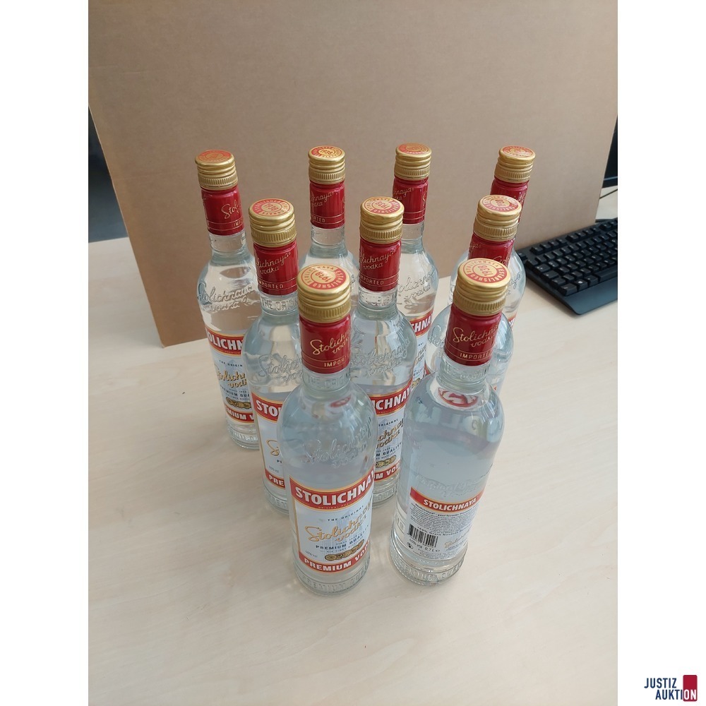 9 Flaschen Stolichnaya Vodka Premium Quality 40&percnt; &agrave; 0&comma;7 l&nbsp;