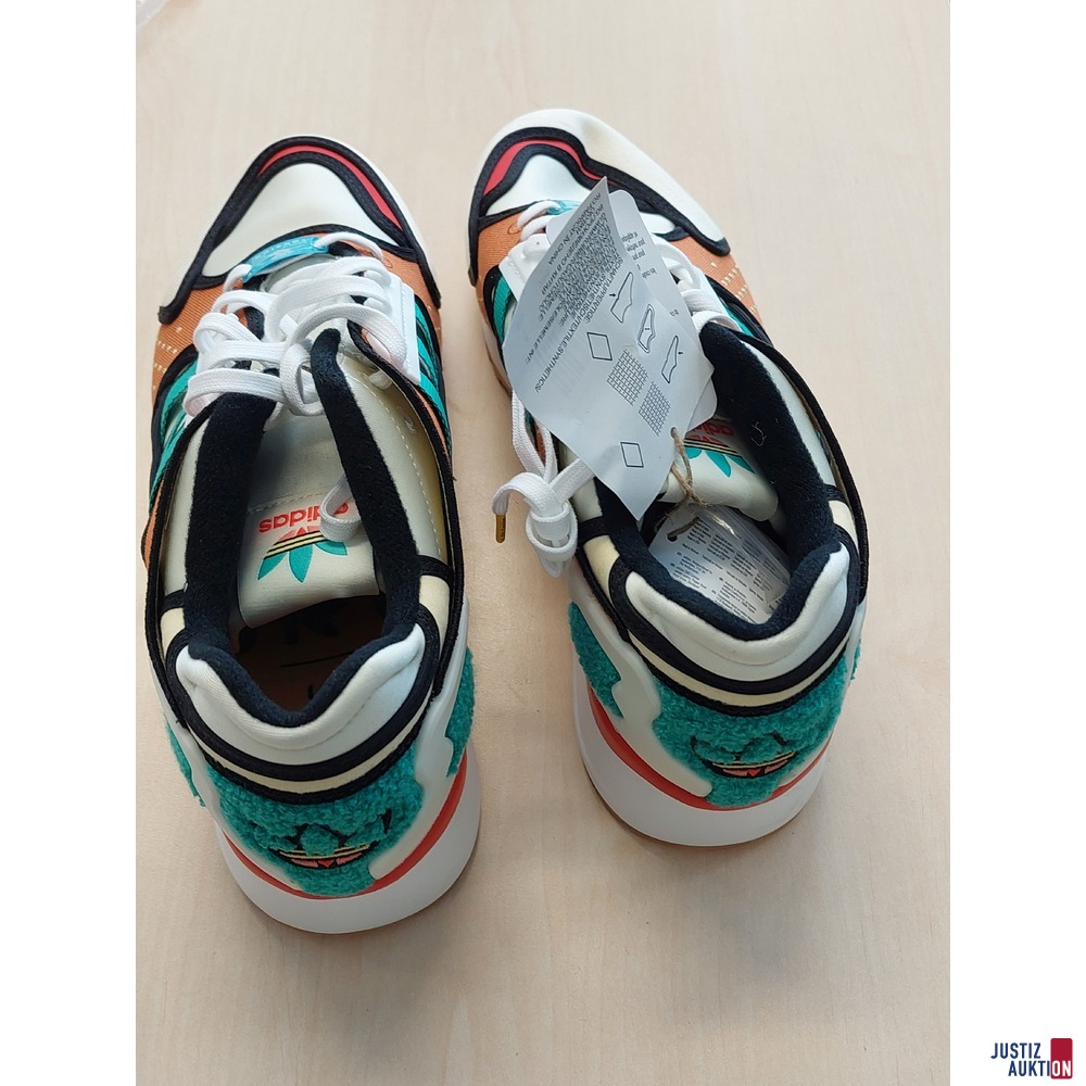 Herrensneaker der Marke Adidas