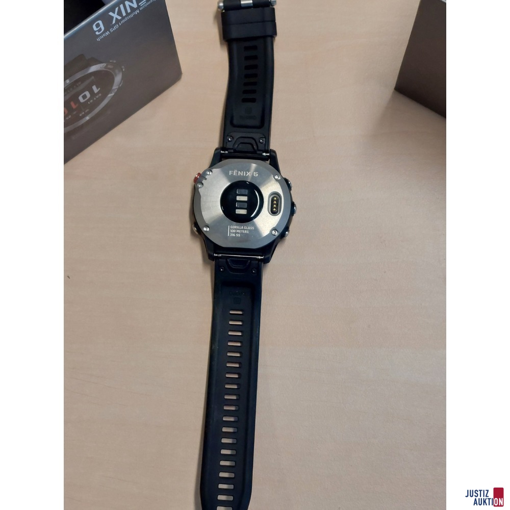 GPS-Watch der Marke Garmin Fenix 6