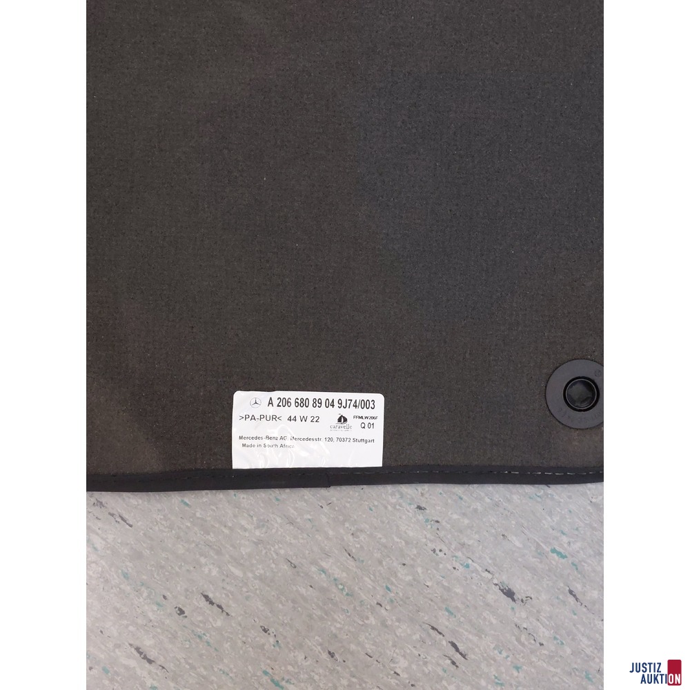 3 Fussmatten&comma; 1 Kofferraummatte f&uuml;r Mercedes Benz leichte Gebrauchsspuren vorhanden