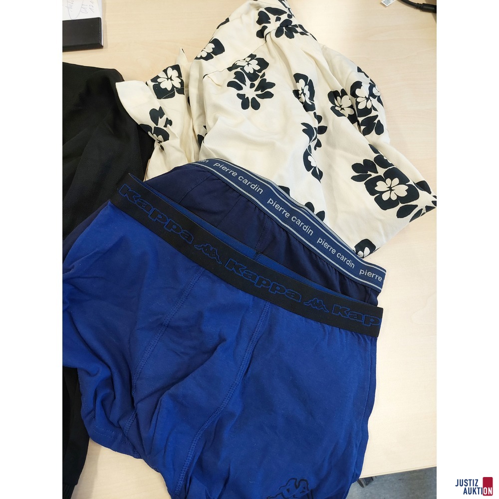 Sweatjacke und 1 Hemd der Marke Fred Perry u.a.