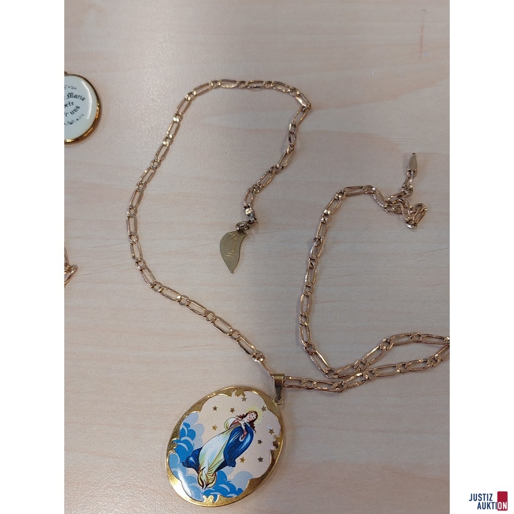 Konvolut aus Geldgoldketten mit Madonna-Email-Anh&auml;nger&comma; 585&permil; punziert&comma; 12g Goldgewicht&comma; Kettenl&auml;ngen&colon; je 55cm