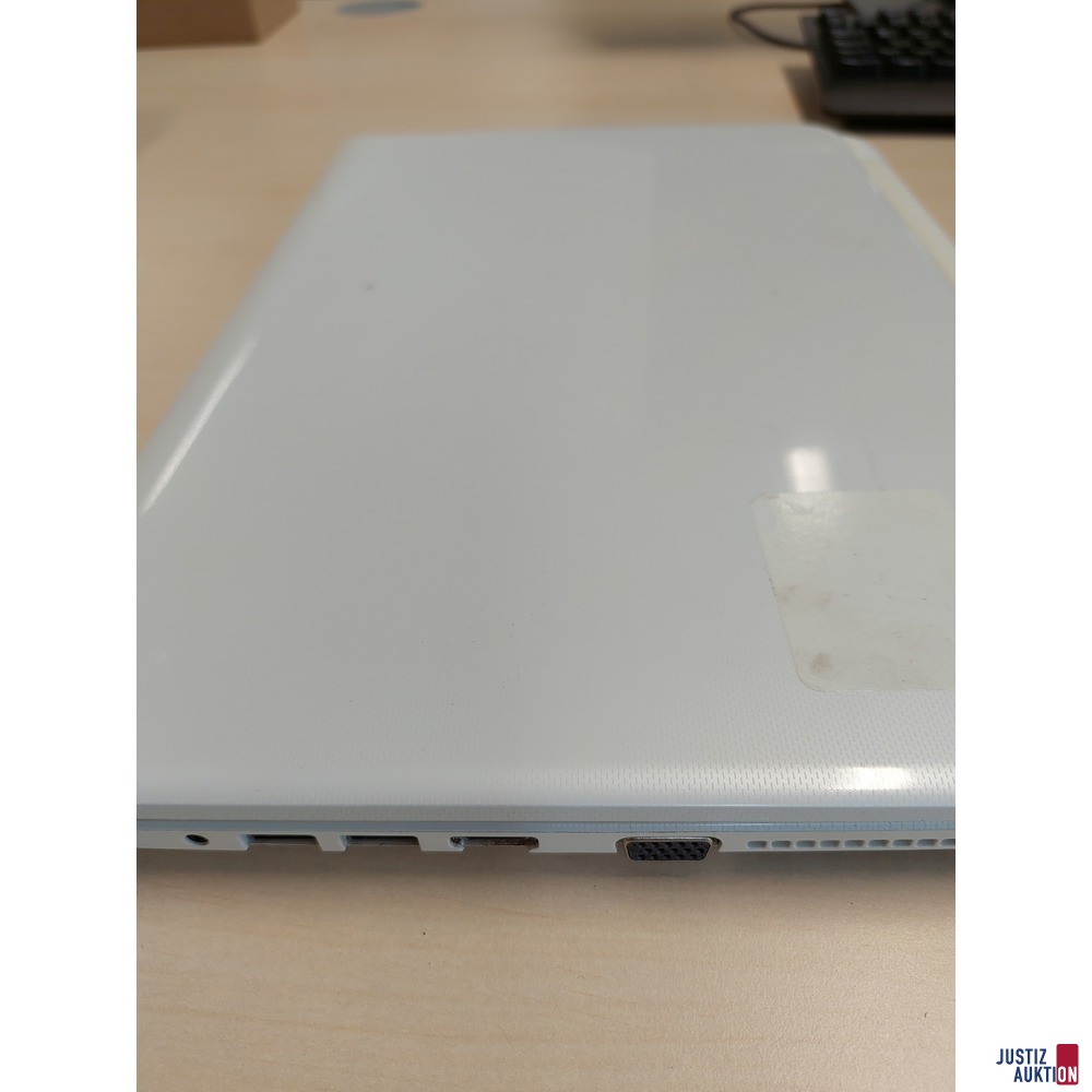 Laptop der Marke Toshiba Satelite L50-B-1PW - Seriennummer: 8E087961C