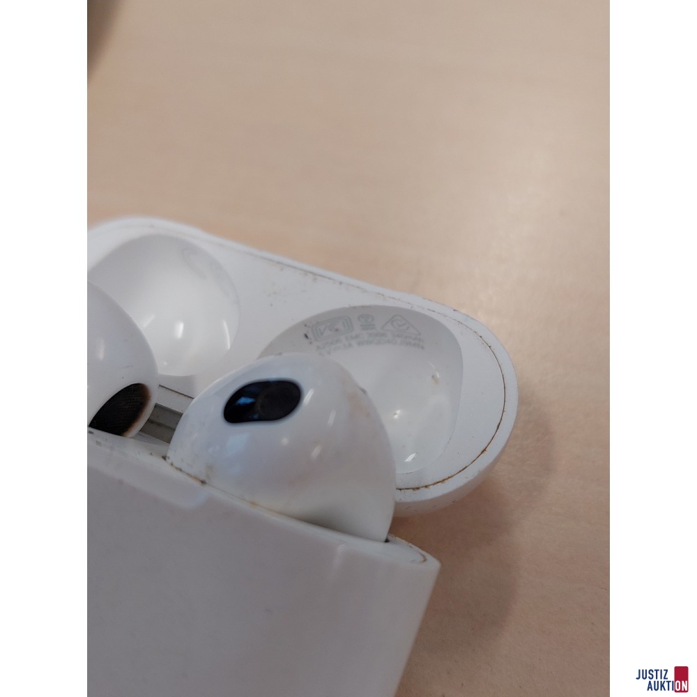 AirPods der Marke Apple A2566 EMC 3986 u&period;a&period;