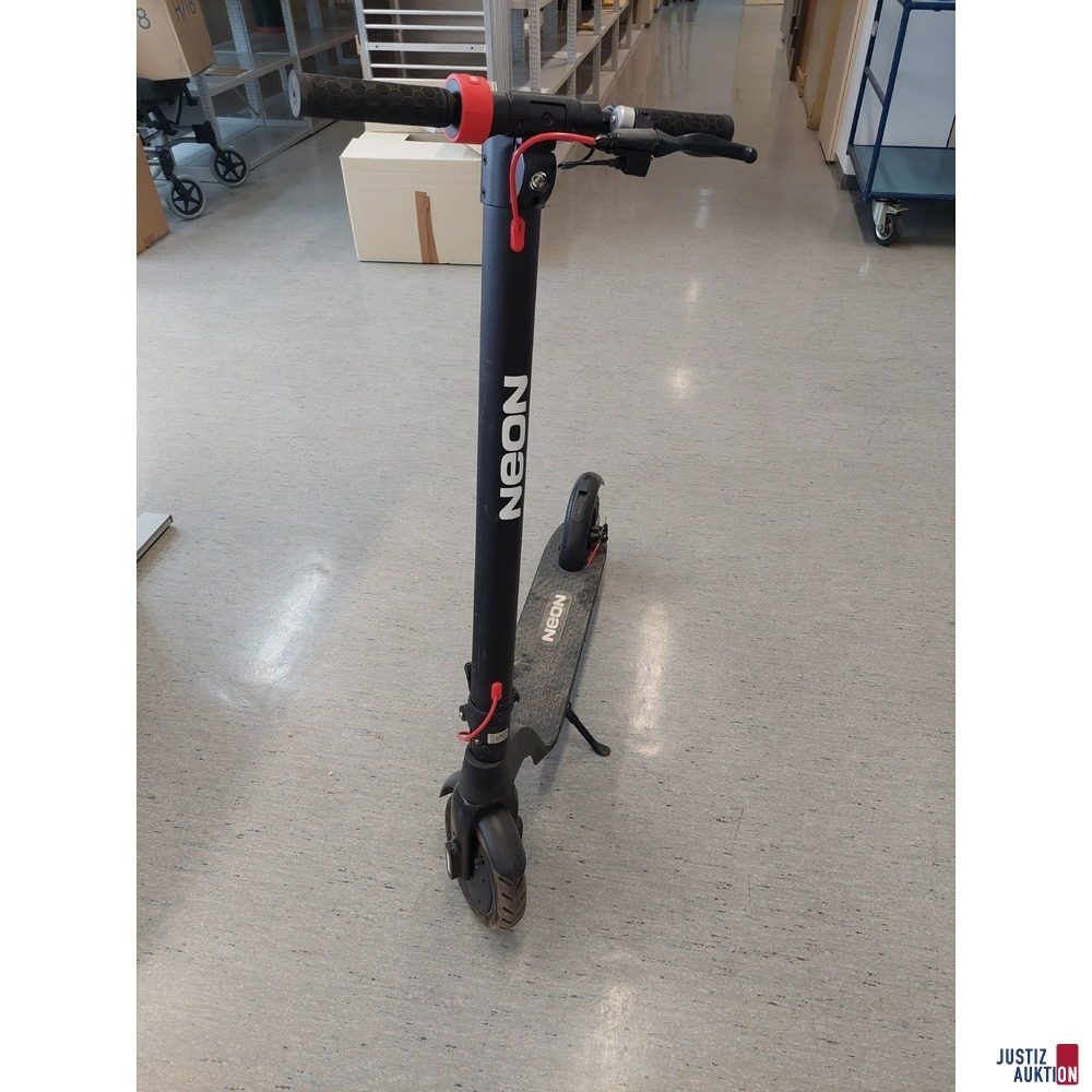 E Scooter der Marke NEON