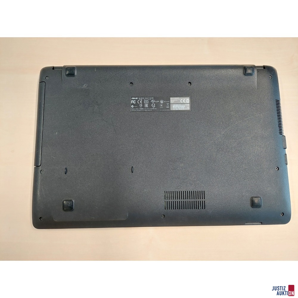 Notebook der Marke ASUS F551M