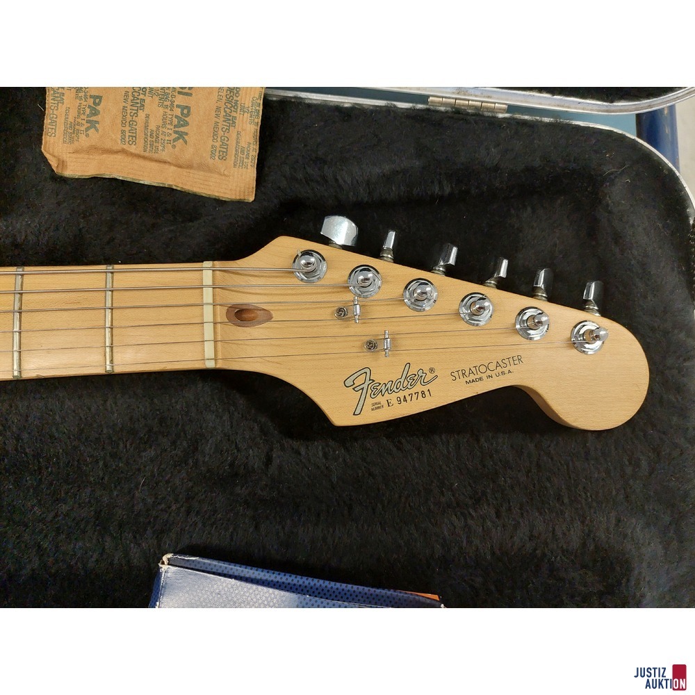 Gitarre der Marke Fender Stratocaster - Seriennummer E947781
