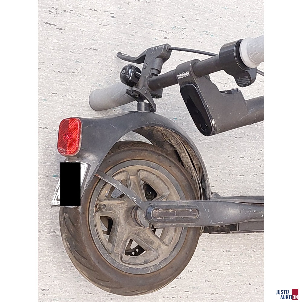 E-Scooter der Marke Ninebot by Segway