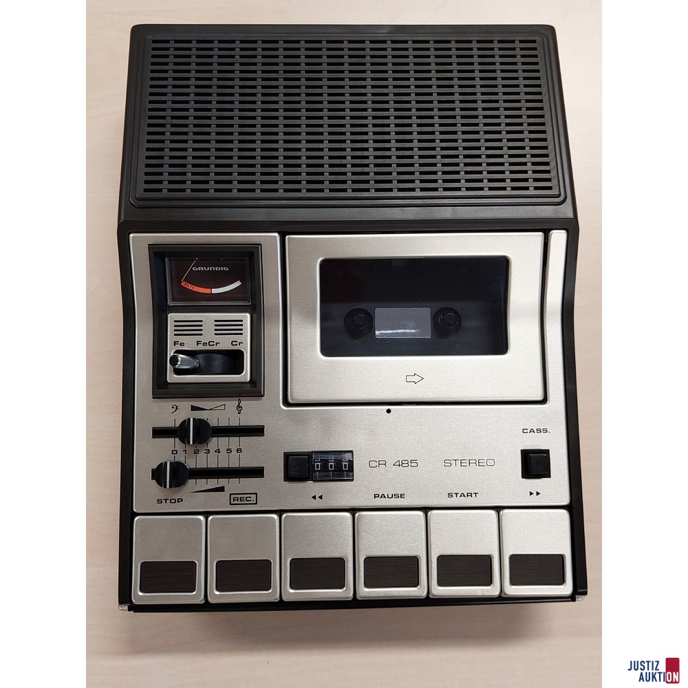 Kassettenrekorder der Marke GRUNDIG CR 485