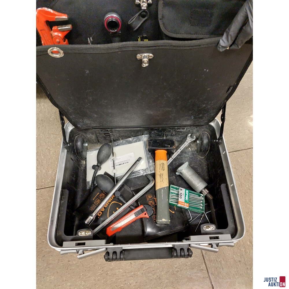 Werkzeugkoffer mit diversem Inhalt
