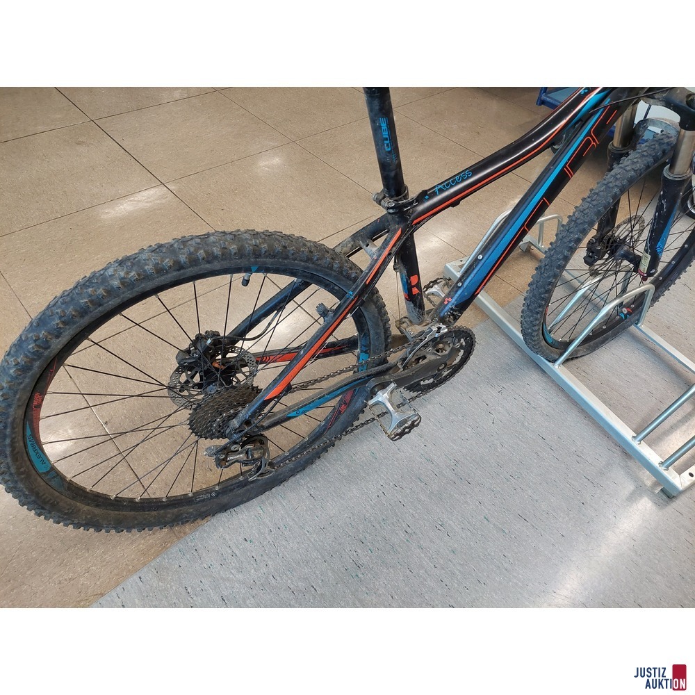 Fahrrad der Marke Cube Access 2014