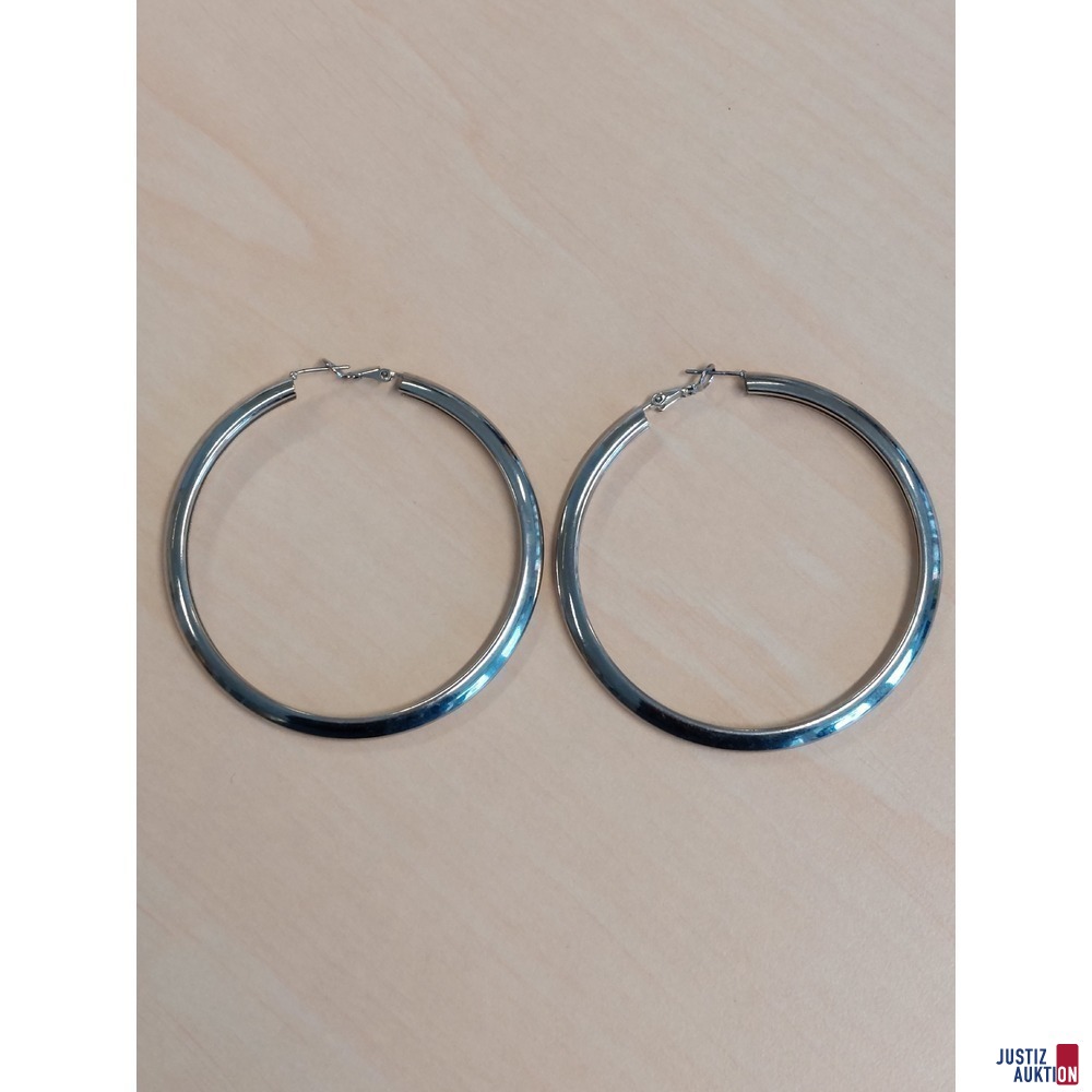 1 Paar Creolen Metall weißfärbig Durchmesser 7 cm, sehr guter Zustand