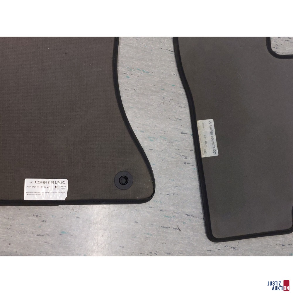 3 Fussmatten&comma; 1 Kofferraummatte f&uuml;r Mercedes Benz leichte Gebrauchsspuren vorhanden