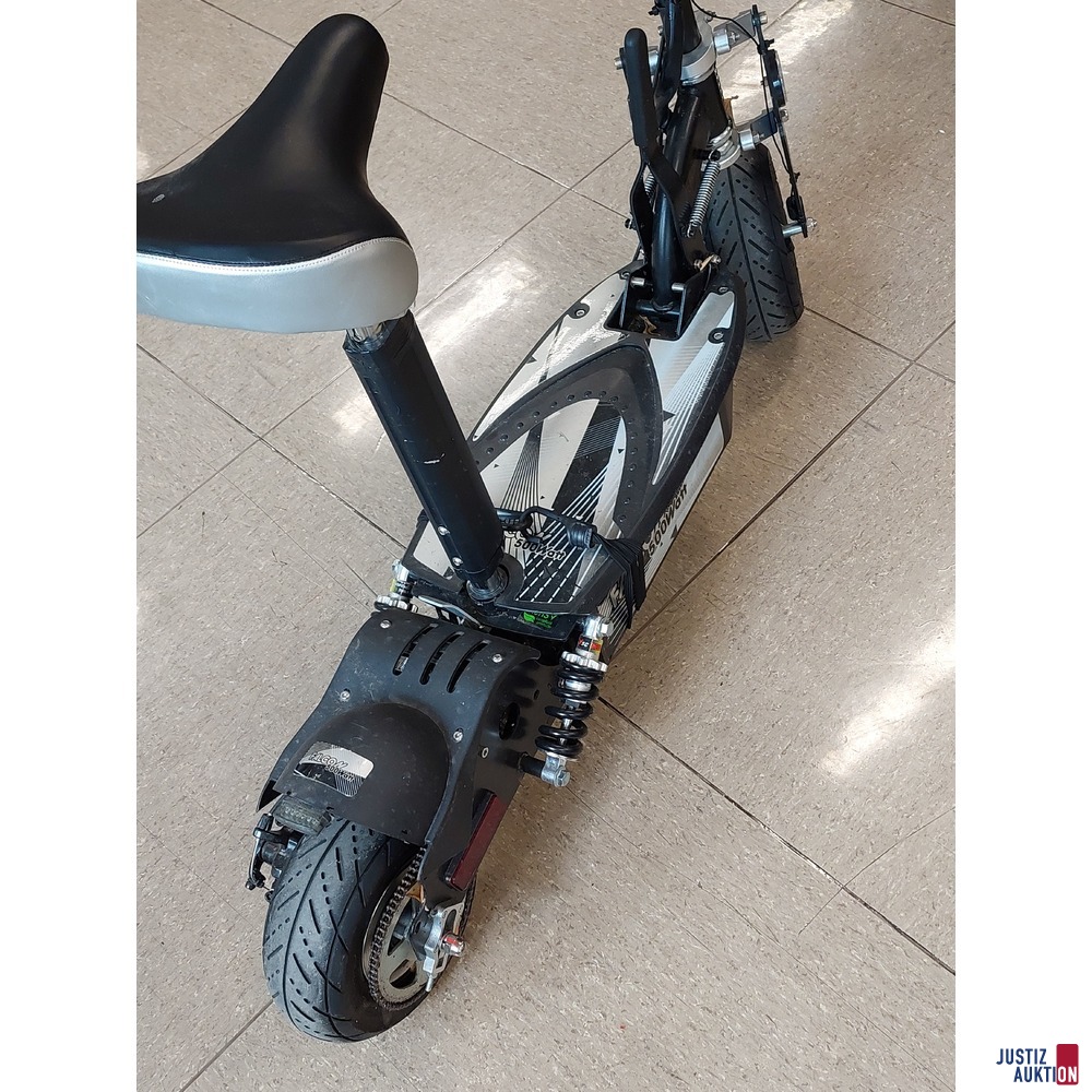 E-Scooter der Marke FALCON 500 Watt
