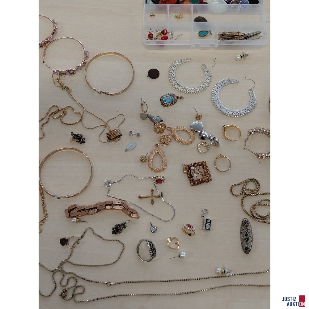 Konvolut an Modeschmuck