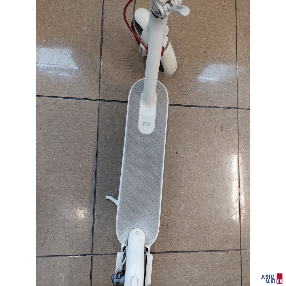 E-Scooter der Marke Mi