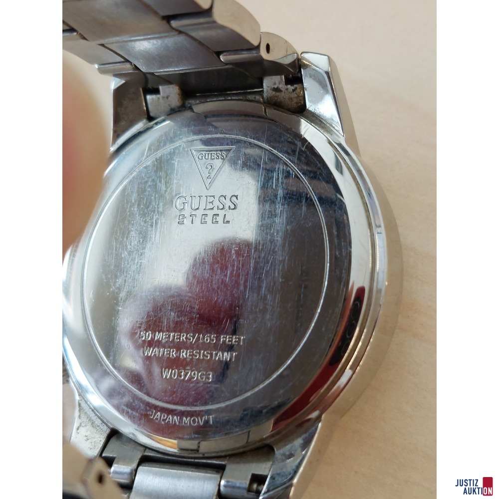 Herrenarmbanduhr der Marke Guess