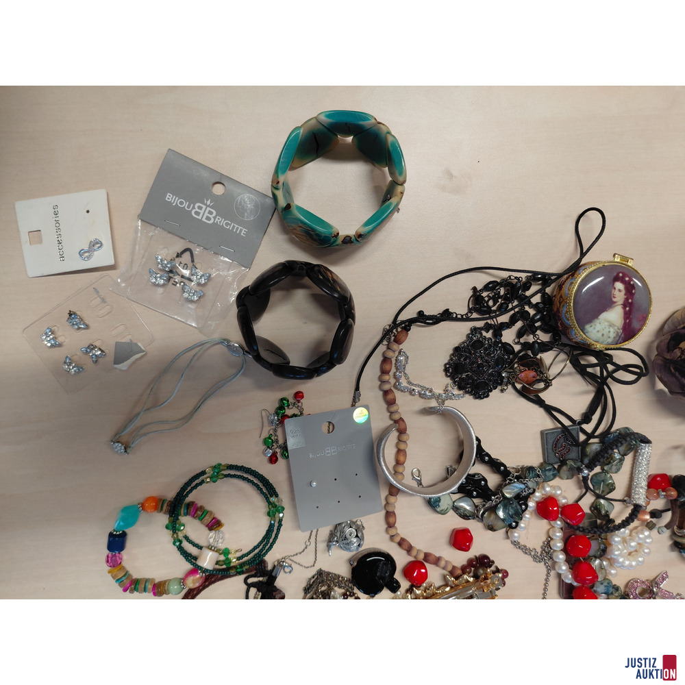 Konvolut an diversen Modeschmuck - gr&ouml;&szlig;tenteils neuwertig