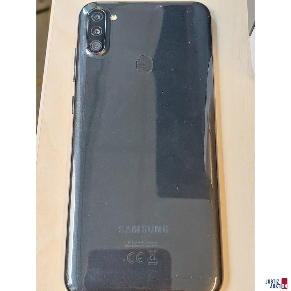 Handy der Marke Samsung Galaxy A11 gebraucht/Gebrauchsspuren vorhanden