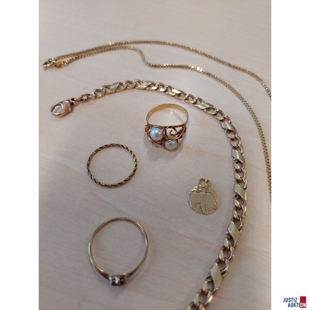 Konvolut aus Gelbgoldschmuck 585 &permil; punziert