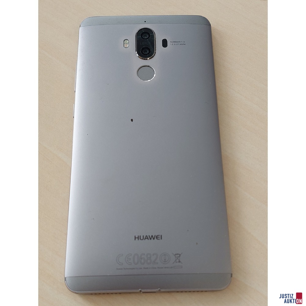 Handy der Marke Huawei Mate 9