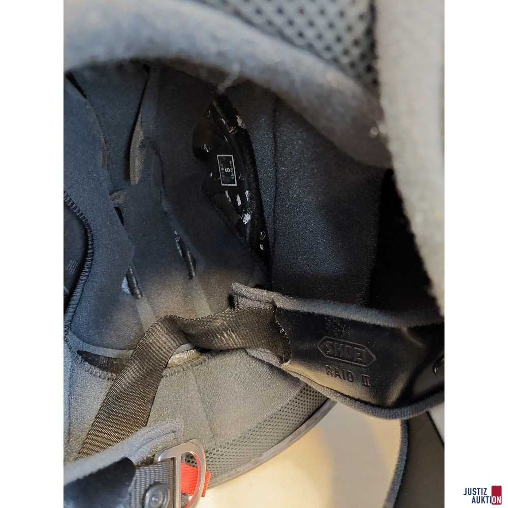 Diverse Motorradhelme