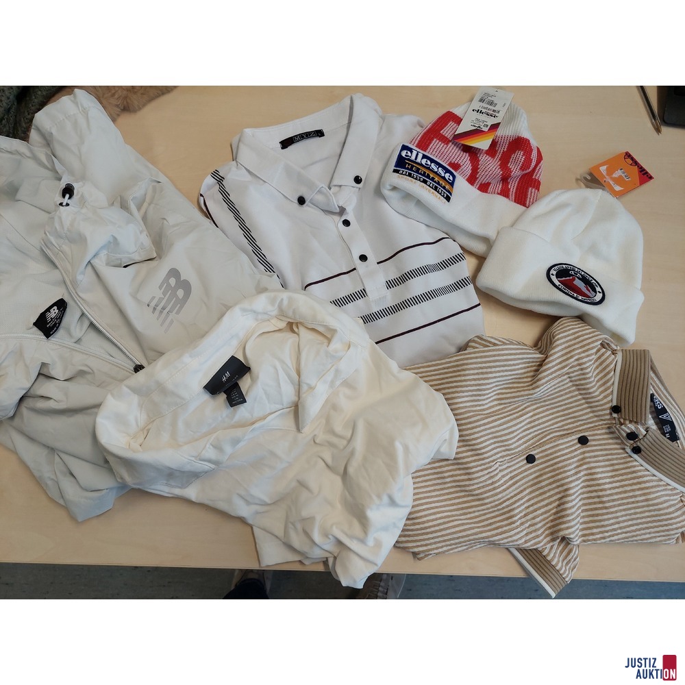 2 Hauben der Marke Ellesse One Size u.a.