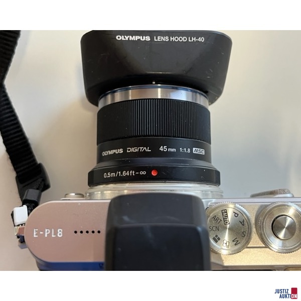 Olympus Pen E-PL8 mit Objektiv Kamera mit Tragegurt