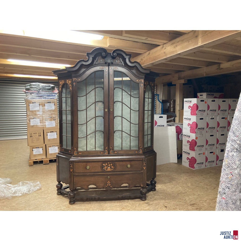 Vitrinenschrank