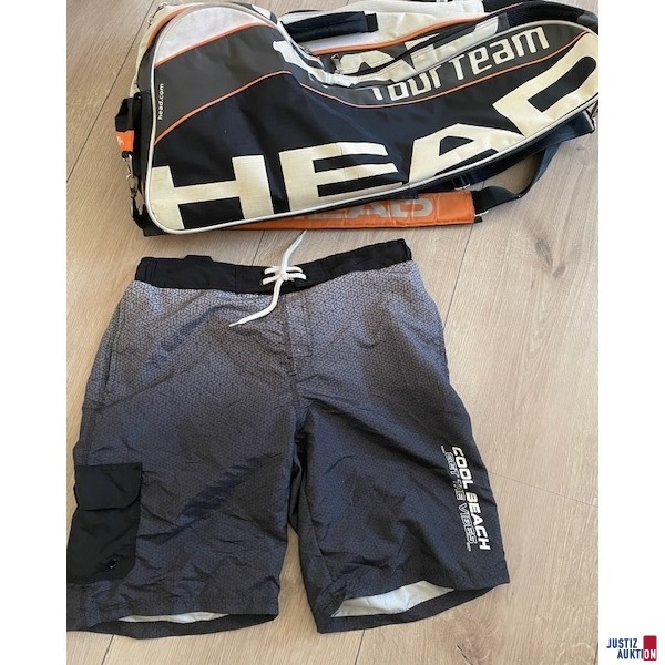 Tennistasche und Badeshorts