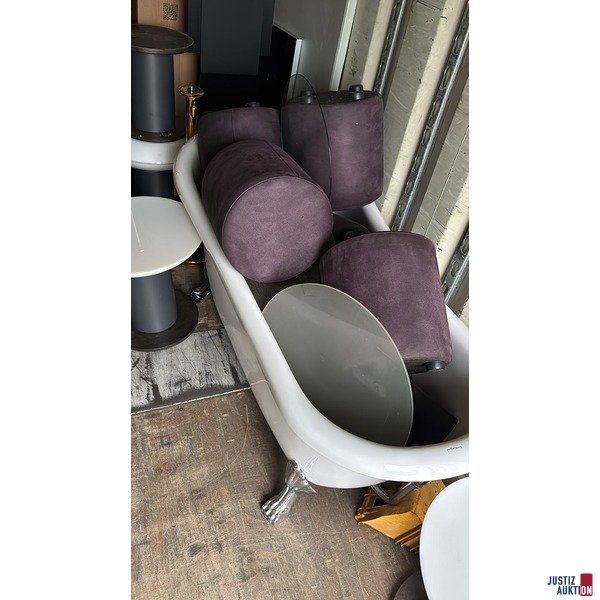 Badewanne und Hocker