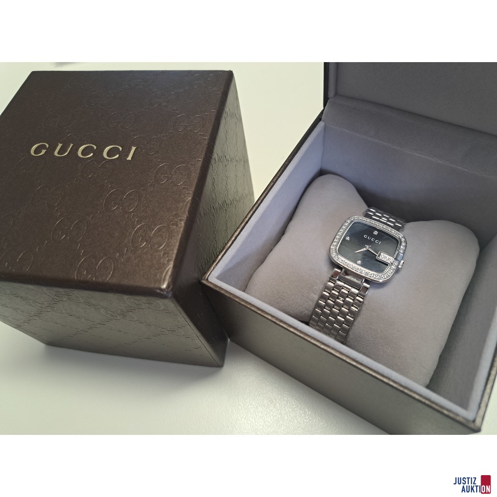 Uhr in Box
