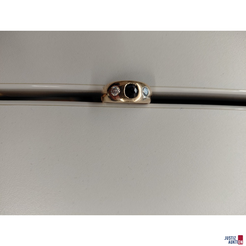 Goldring 585&comma;&nbsp;8&comma;1 Gramm mit Saphir und 2 Brillanten ca&period; 0&comma;35 ct