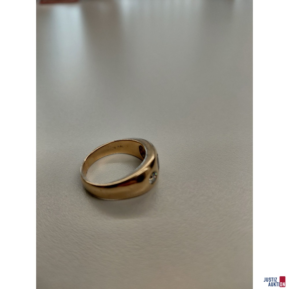 Goldring 585&comma;&nbsp;8&comma;1 Gramm mit Saphir und 2 Brillanten ca&period; 0&comma;35 ct
