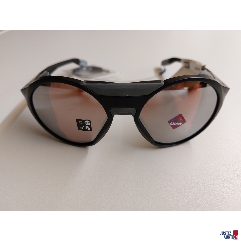 Sonnenbrille der Marke Oakley
