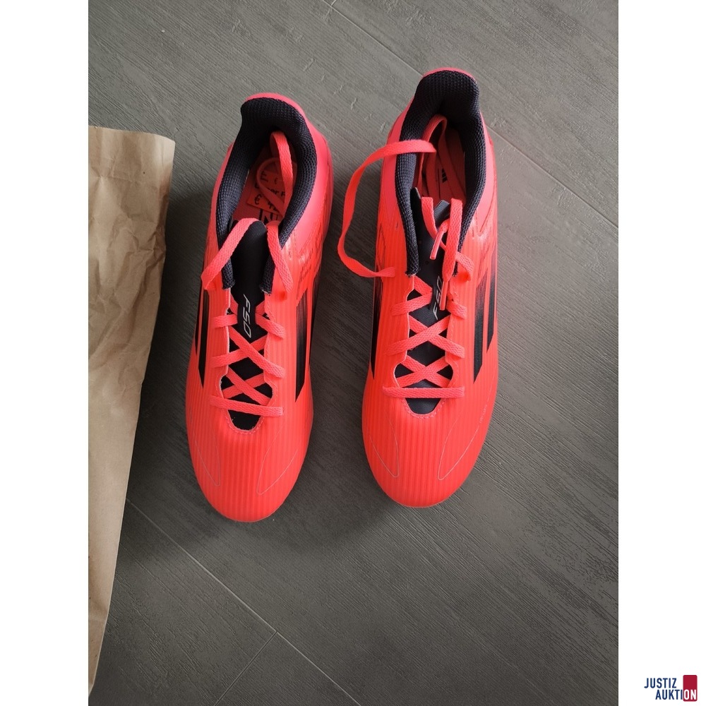 Bsp&period; Fu&szlig;ballschuhe