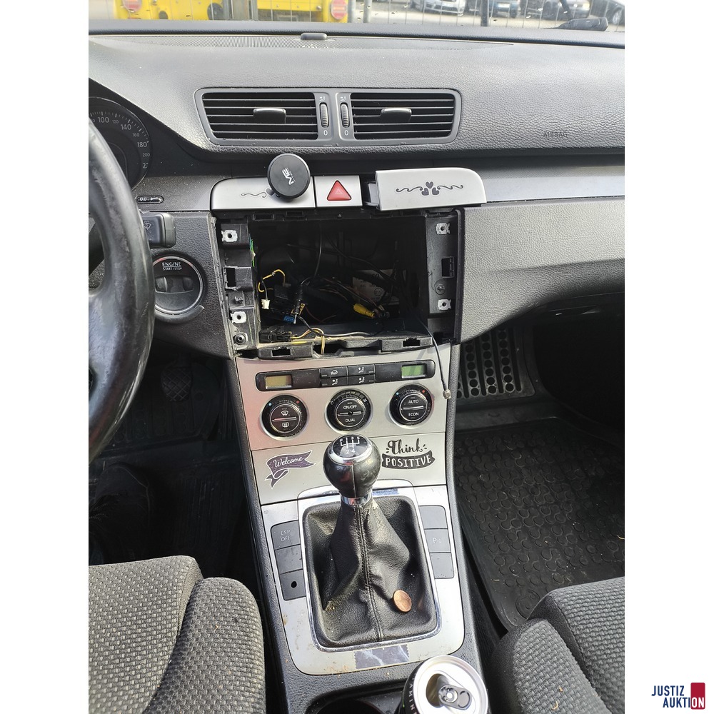 Autoradio ausgebaut