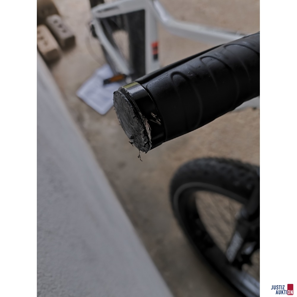 Beschädigung Lenkerende rechts